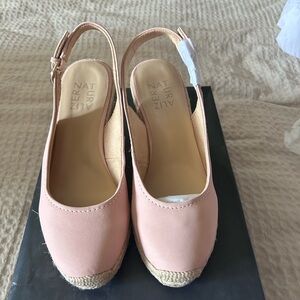 Light pink wedges